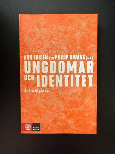 Ungdomar och Identitet - Ann Frisén och Philip Hwang (red.)