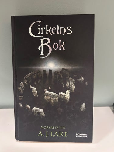 Cirkelns Bok av A.J. Lake, Mörkrets Tid