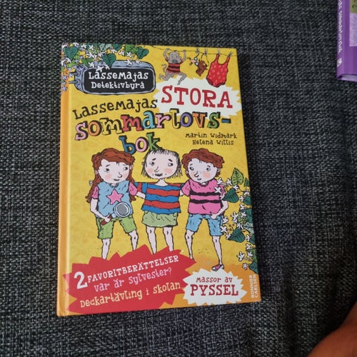 LasseMajas Stora Sommarlovsbok av Martin Widmark och Helena Willis, 2022