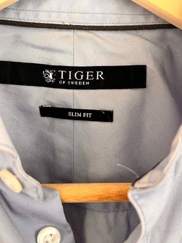 Tiger of Sweden ljusblå skjorta storlek S