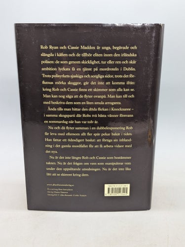 Till Skogs av Tana French