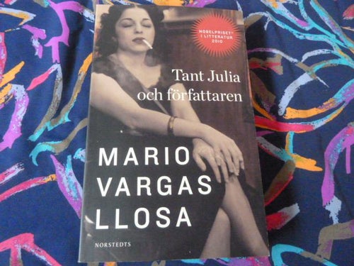TANT JULIA OCH FÖRFATTAREN, M. V. LLOSA, 2010,  BÖCKER