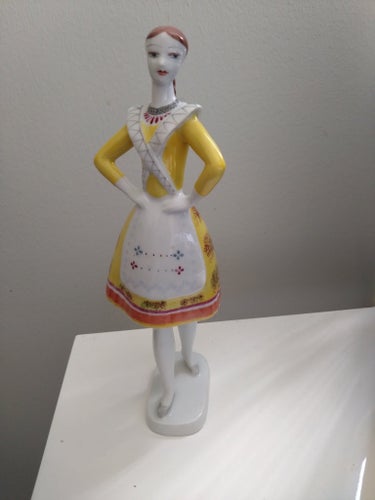 Hollohaza Porslinsfigur - Ungersk Folkdräkt