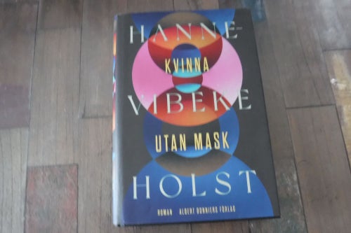Kvinna utan mask författare Hanne Vibeke Holst