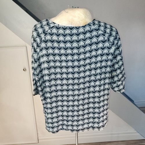 Åhléns blåvit blus. Stl 40 i viskos. Mycket skön och sval 99kr/styck.