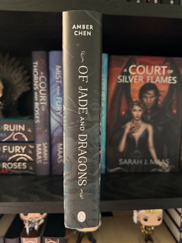 Of Jade and Dragons af Amber Chen, 2024