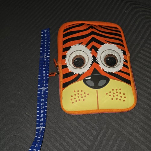 Orange fodral med tigermotiv