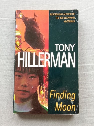 Finding Moon av Tony Hillerman, 1996