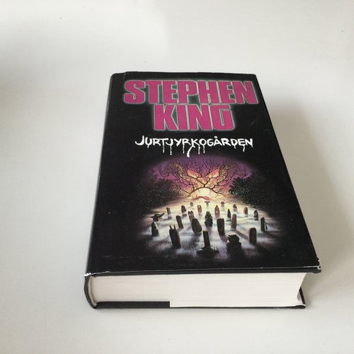 Jurtjyrkogården av Stephen King (Mycket Bra Skick)(Inbunden)