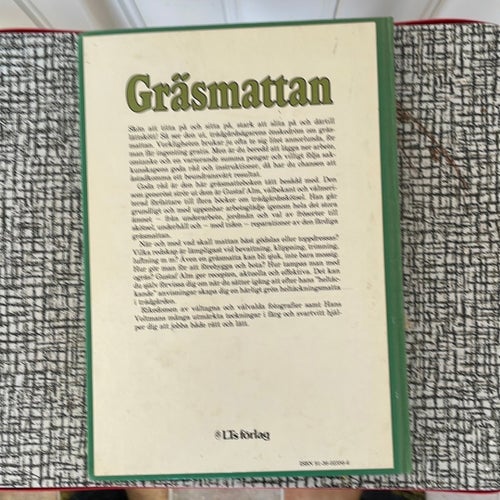 Gräsmattan av Gustaf Alm, 1984