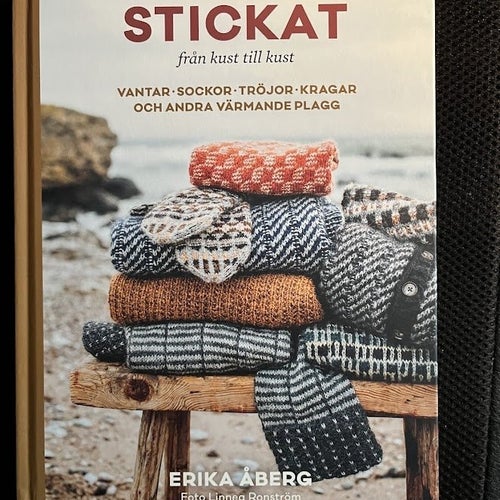 Stickat från kust till kust. / Erika Åberg