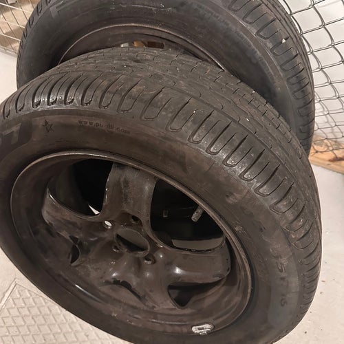 Sommardäck Pirelli 205/55R16 som nya