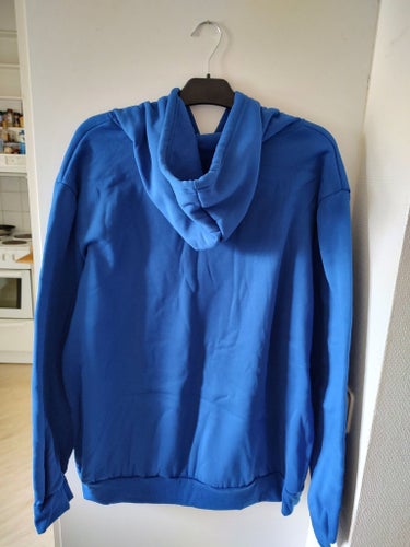 Blå hoodie, storlek M