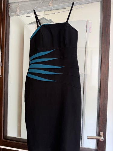 Elegant svart klänning med turkos bolero sett