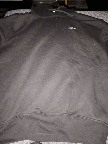 Svart hoodie