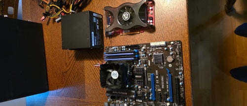 Stationär datorpaket med MSI-moderkort, AMD FX-processor och GF9800GT