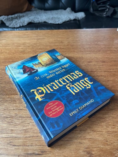 Piraternas fånge av Emily Diamand, 2010