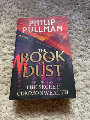 The Secret Commonwealth av Philip Pullman, 2019 STORFORMAT
