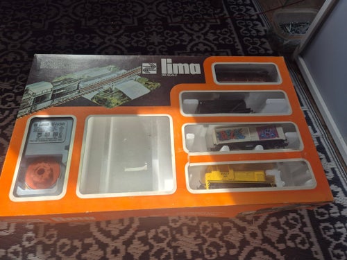 Lima HO Scale Modelltågset med Lok och Vagnar