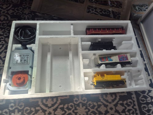 Lima HO Scale Modelltågset med Lok och Vagnar