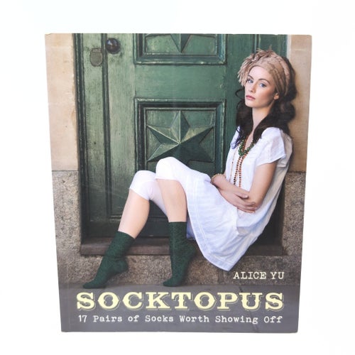 Socktopus: 17 Pairs of Socks Worth Showing Off av Alice Yu