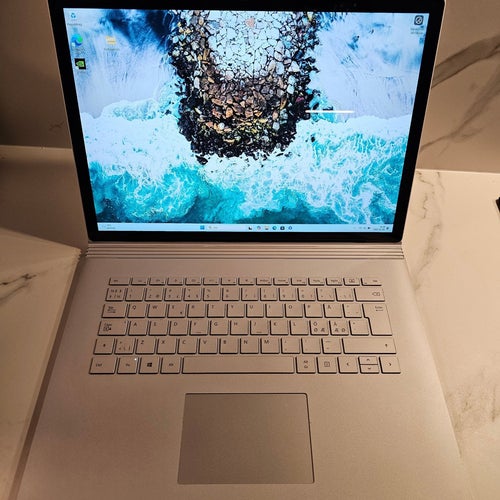 Microsoft Surface Book 3 i7 , gtx 1660ti