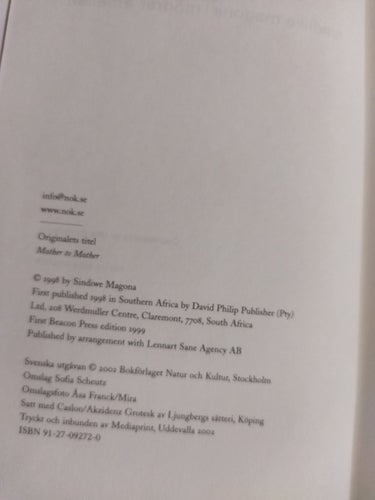 Mödrar emellan av Sindiwe Magona. Bok. Very Fine plus, BM