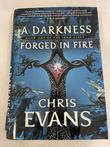 A Darkness Forged in Fire | Chris Evans | The Iron Elves | Inbunden