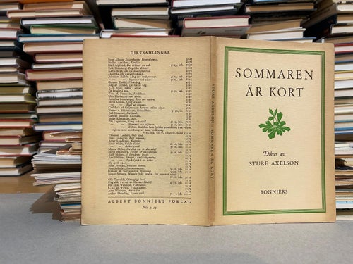 Sommaren är kort dikter av Sture Axelson. Bok. Very good plus