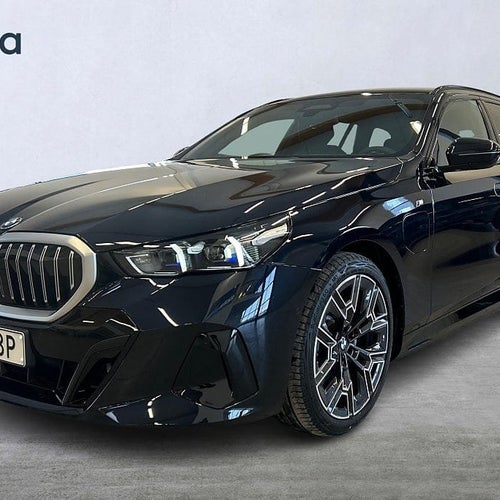 BMW 530e xDrive Touring | M Sport Business Ed | Drag | 20" | B&W