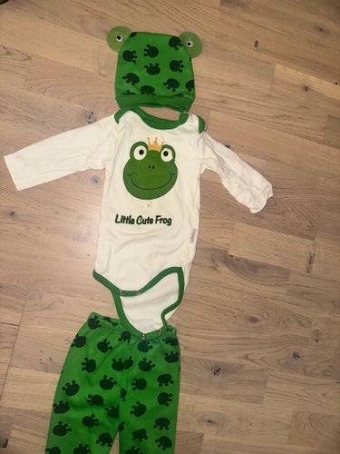 Grodset med Body, Byxor och Mössa