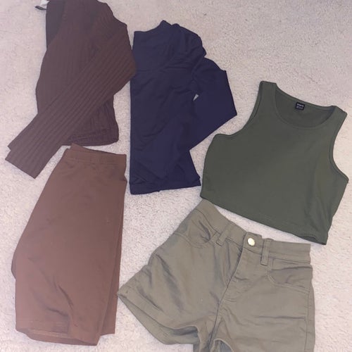 Flerfärgat set med toppar och shorts Stl xs!