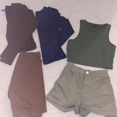 Flerfärgat set med toppar och shorts Stl xs!