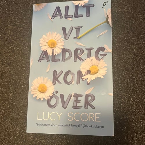 Allt vi aldrig kom över av Lucy Score