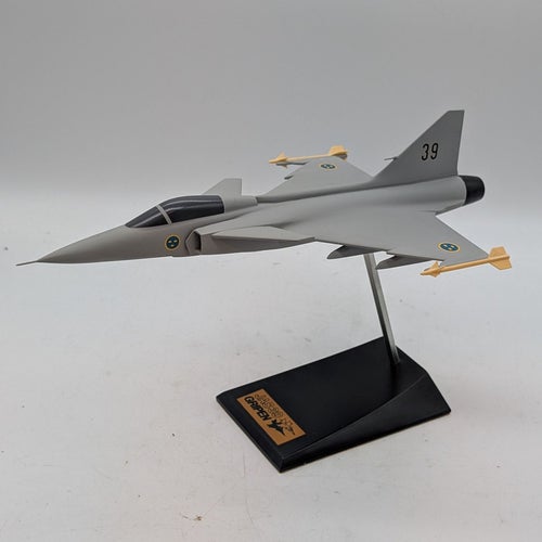 Modellflygplan JAS 39 Gripen med ställ