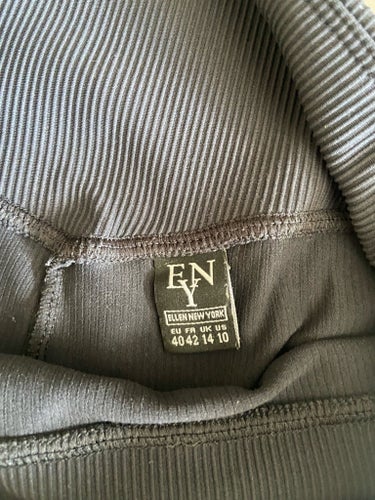 ELLEN NEW YORK svarta träningsshorts, storlek 40