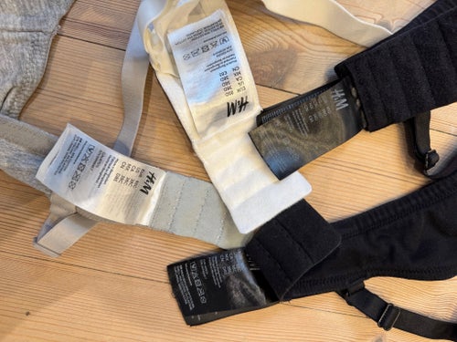 4-pack H&M BH:ar i svart, vitt och grått, stl. 85C-D