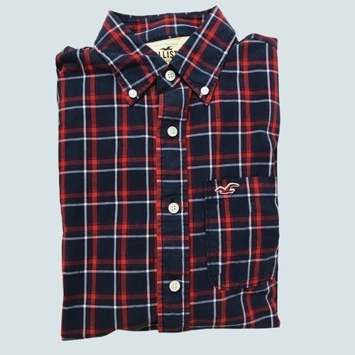 Hollister herrskjorta med långärmad krage och rutigt mönster. Storlek Medium.