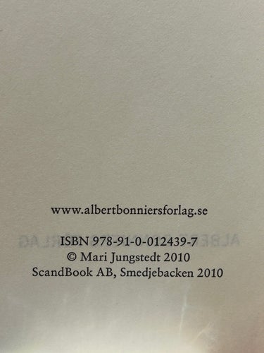 Den farliga leken av Mari Jungstedt. Bok. Very good plus