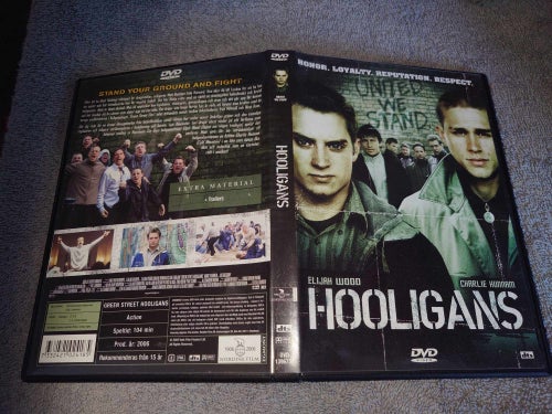 Hooligans (Elijah Wood, Charlie Hunnam)