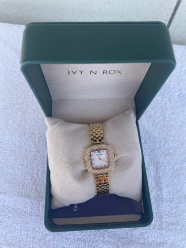Ivy N Rox Lotus Damklocka Guldpläterad med Strass