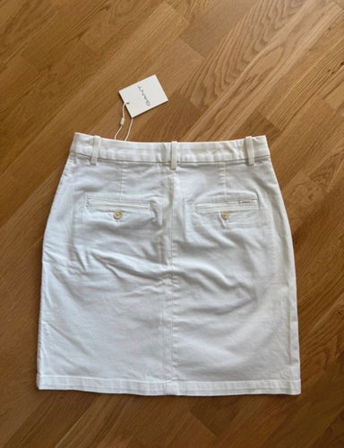 Gant chino skirt i storlek S.