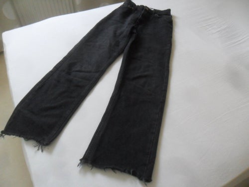 SKÖNA SVARTA JEANS ST. 32 FINA