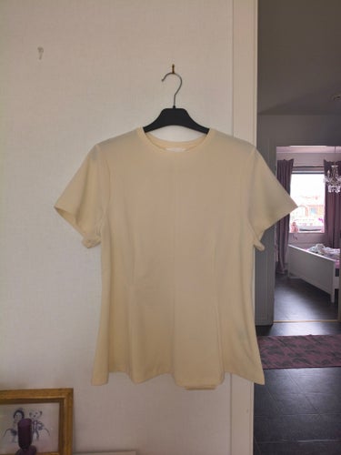 H&M ljusgul topp, peplum stil storlek L aldrig använd