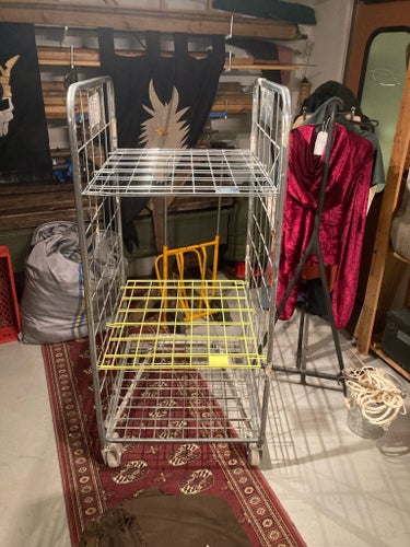 Rullbur / rullcontainer med tre hyllplan