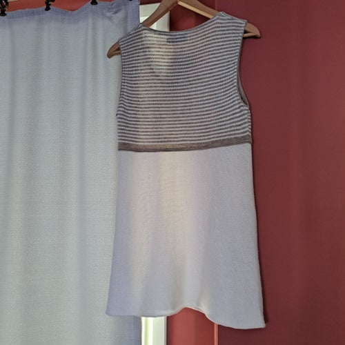 Från Järvsö Lincafé, vit/beige Topp i lin.