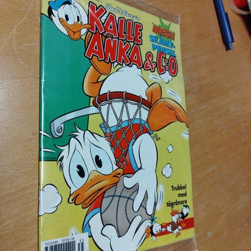 Kalle Anka 2001 nr 35 med extra Skämtpensel. inplastad