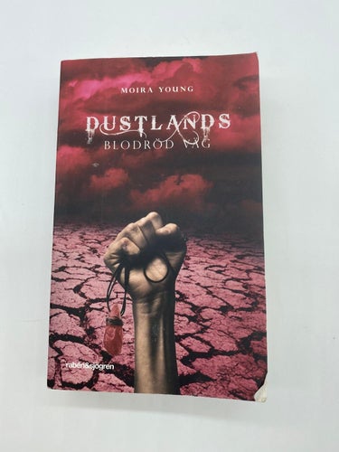 Moira Young - Dustlands - Bodröd väg