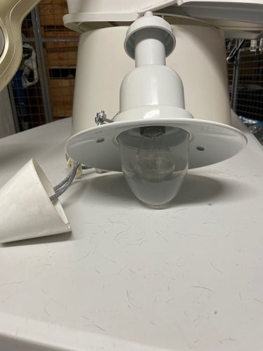 Vit taklampa D 35 cm H 65 cm