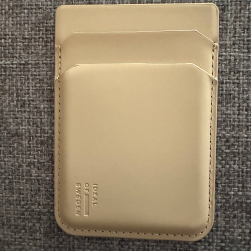 Ideal of Sweden MagSafe korthållare i beige